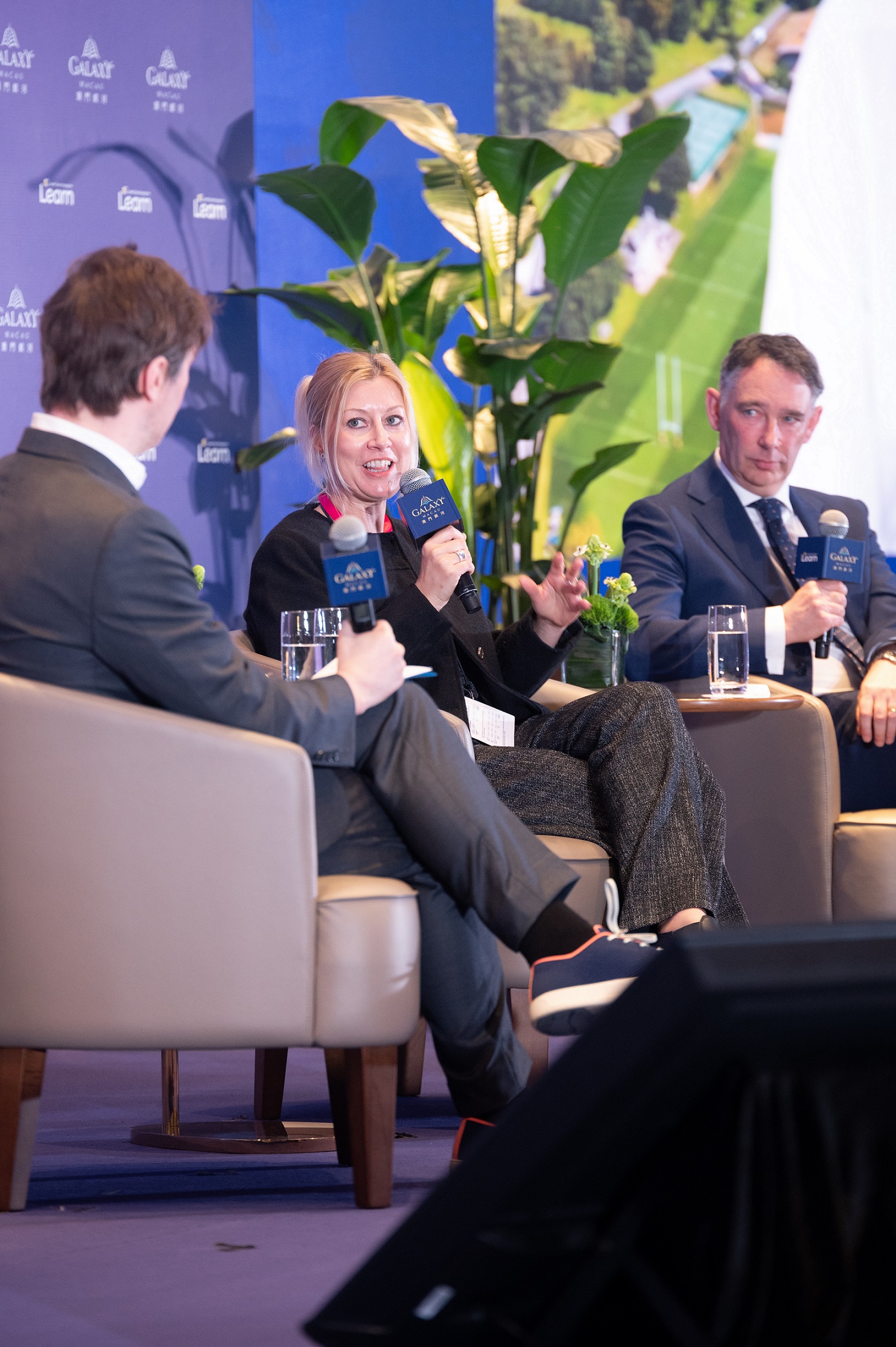 The seminar illuminated current admission trends for international students and key developments shaping prestigious schools in the UK and US through four panel discussions.