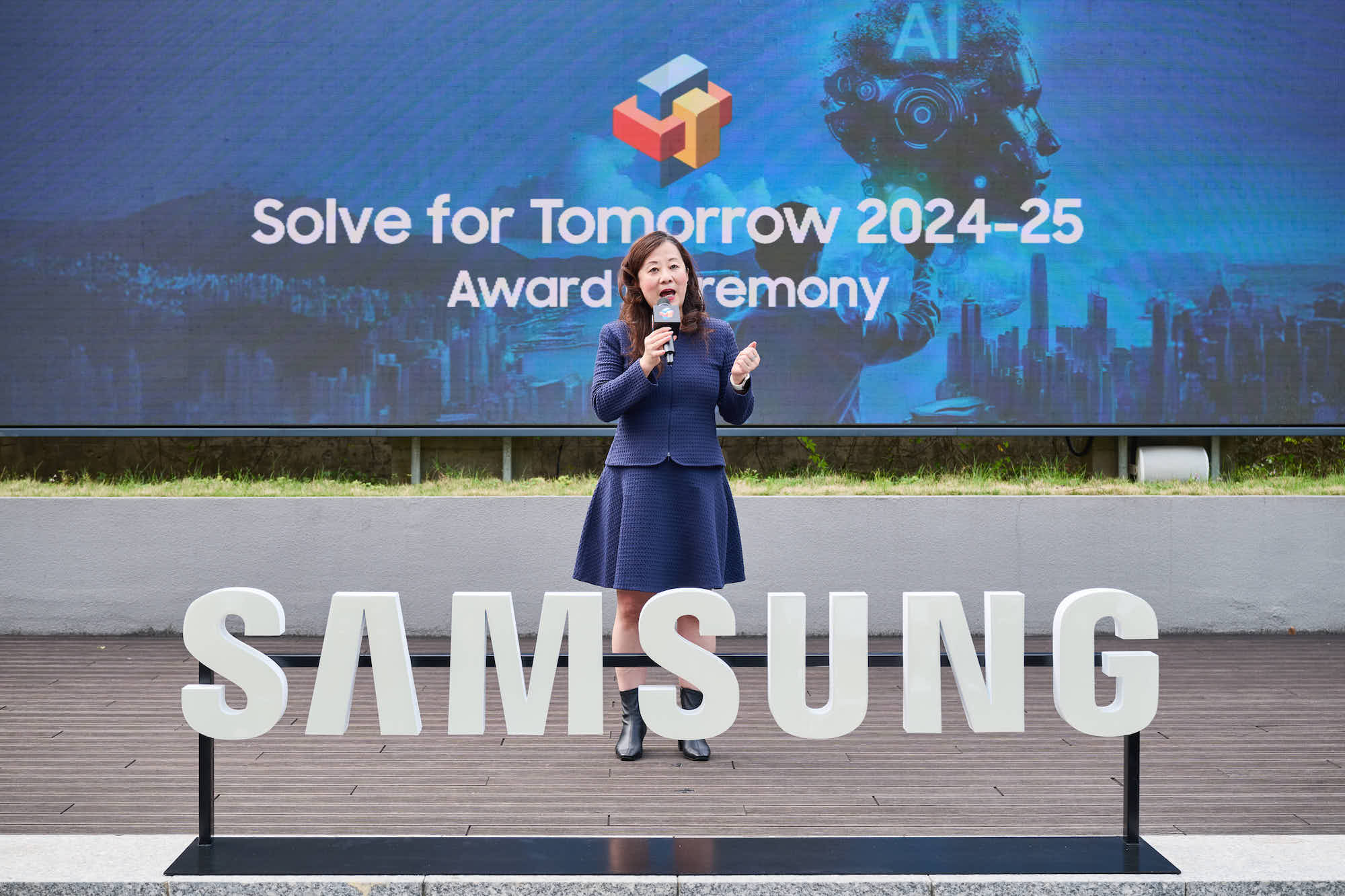 Yiyin Zhao, Managing Director, Samsung Electronics H.K. Company, Limited, hopes to provide creative solutions for various industries through AI in collaboration with students.